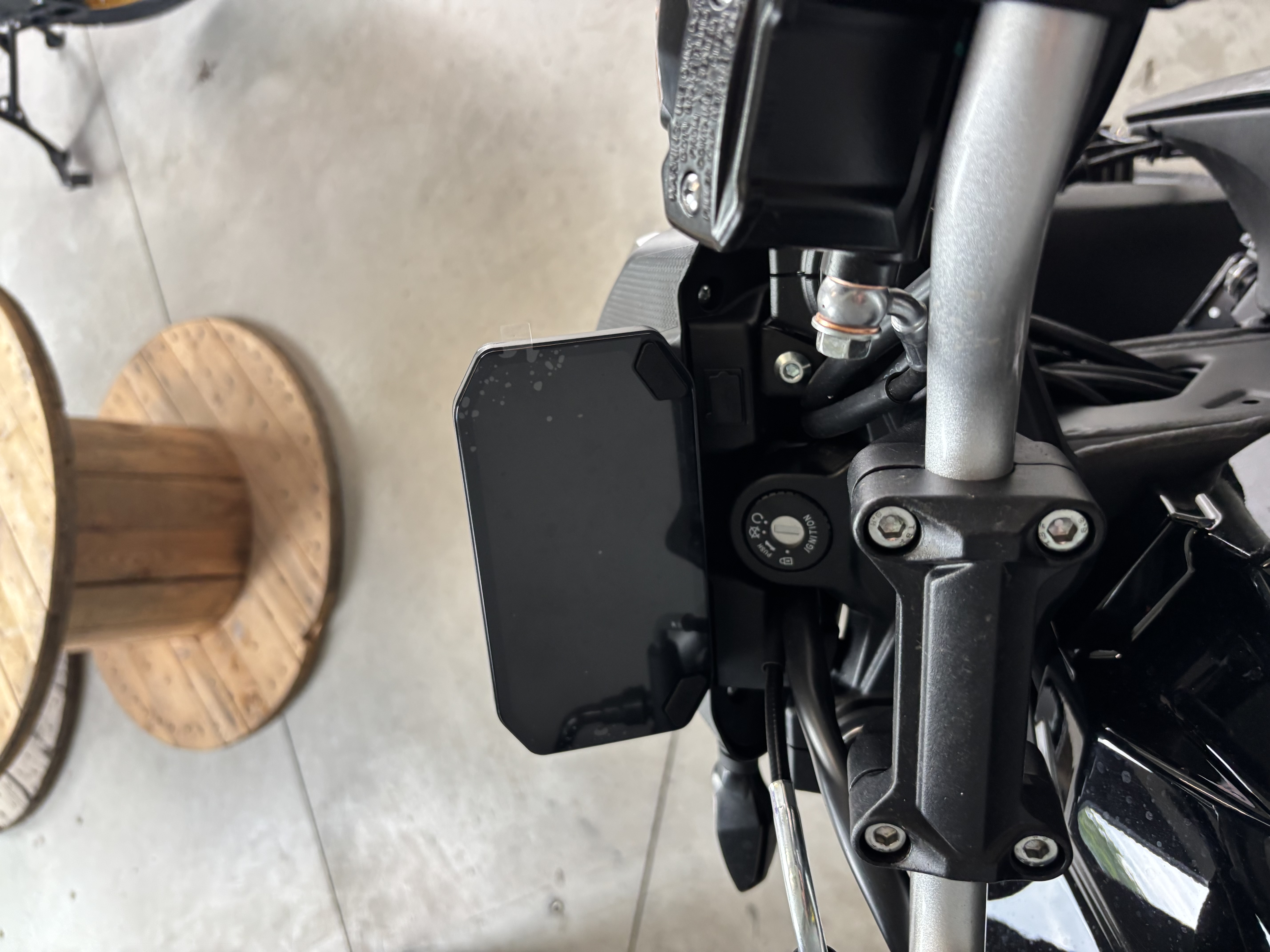 Cockpit d'une moto VOGE